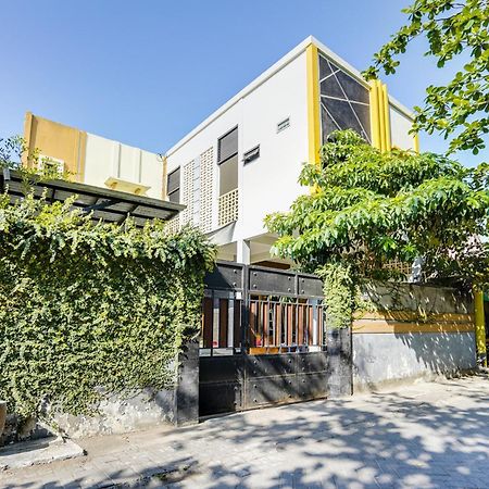Spot On 91745 Rumah Kost Gresik Syariah Buitenkant foto
