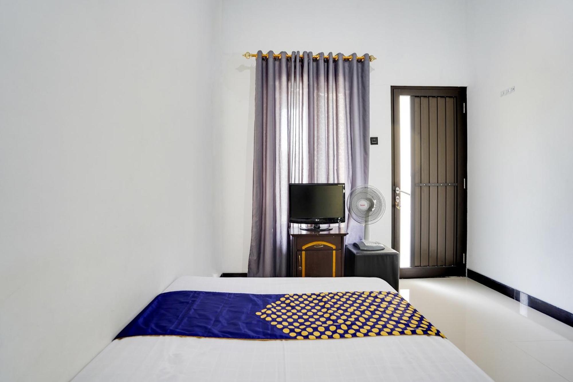 Spot On 91745 Rumah Kost Gresik Syariah Buitenkant foto