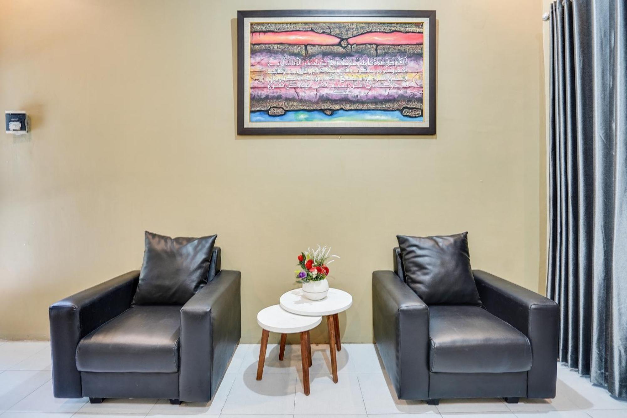Spot On 91745 Rumah Kost Gresik Syariah Buitenkant foto
