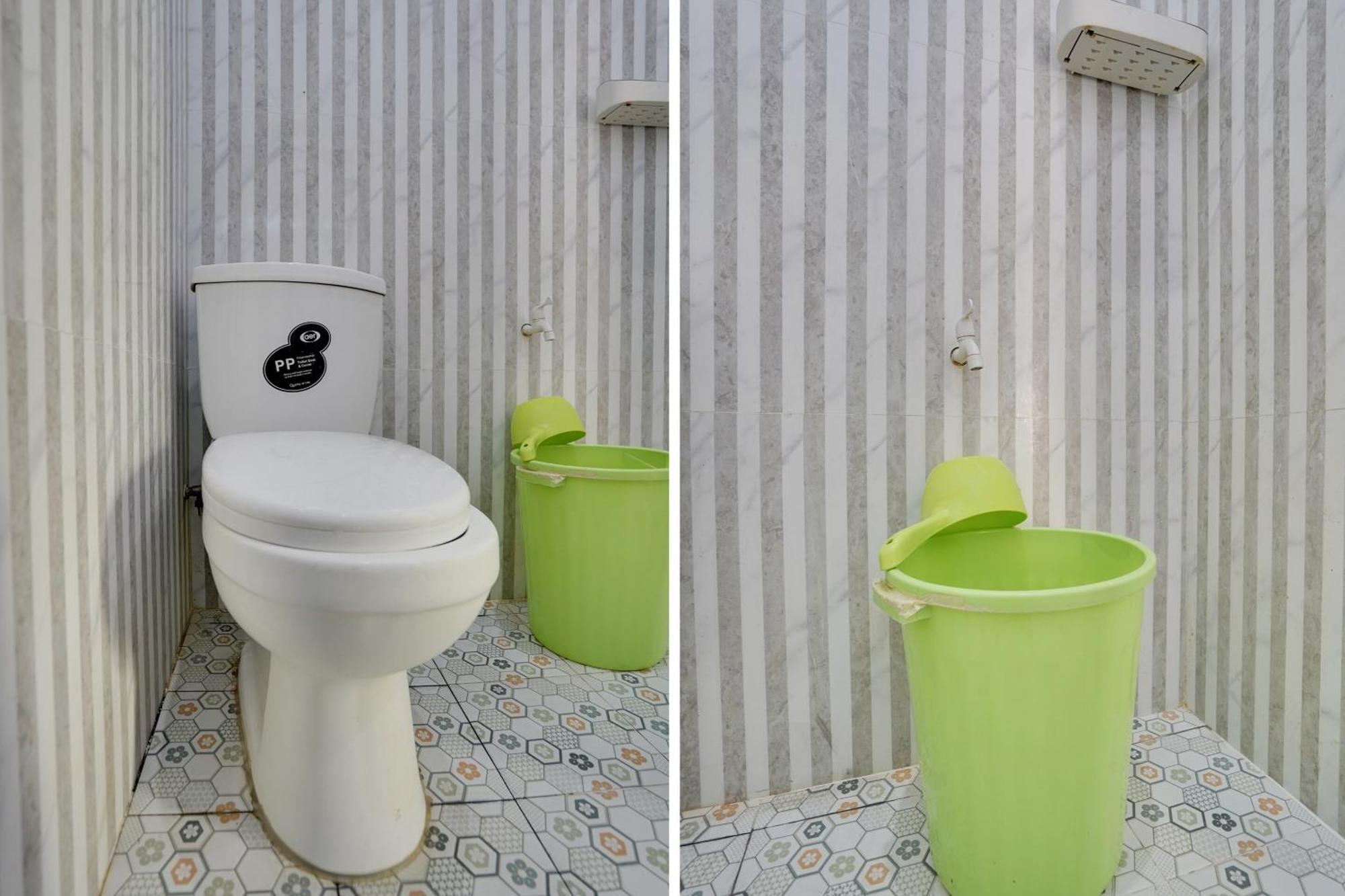 Spot On 91745 Rumah Kost Gresik Syariah Buitenkant foto