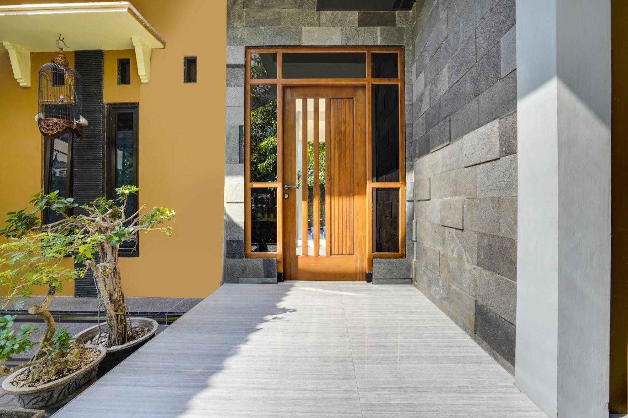 Spot On 91745 Rumah Kost Gresik Syariah Buitenkant foto